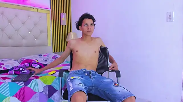 JustinSecret's Live XXX Chat