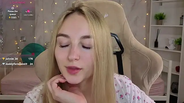 Shy_Polly's Live XXX Chat