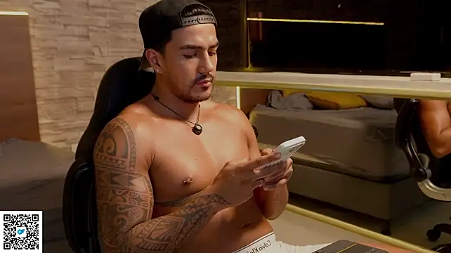 aaron_bolt Chat XXX live