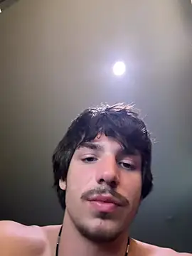 Chat XXX en directo de KozyrOffi