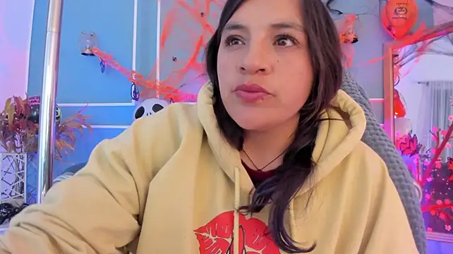 TaraTaylorr's Live XXX Chat