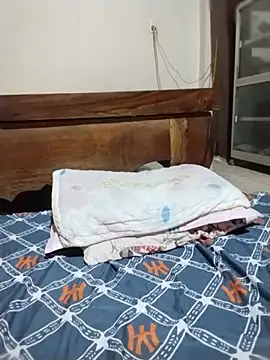 Squirt107 现场XXX聊天
