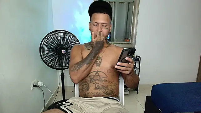 Chatroom XXX en direct de crow_black00