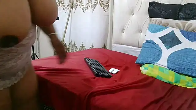 Chat +18 de HUGE_BUSTY_EBONY1 ao vivo