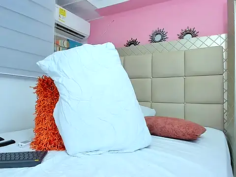 kristhofer_levis_ Adlı Modelin Canlı XXX Sohbeti