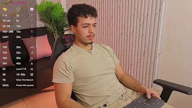 Show modela Dominic_tay na web-kameri