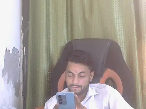 Stubborndesiboy's Live XXX Chat