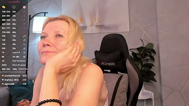 Julie_Lucas' Live XXX Chat