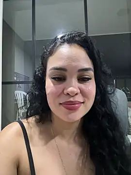 FOX_LATINA Adlı Modelin Canlı XXX Sohbeti