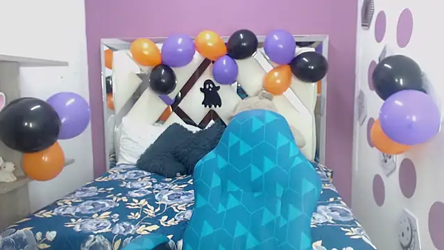 Chat +18 de Amy_Blair__ ao vivo