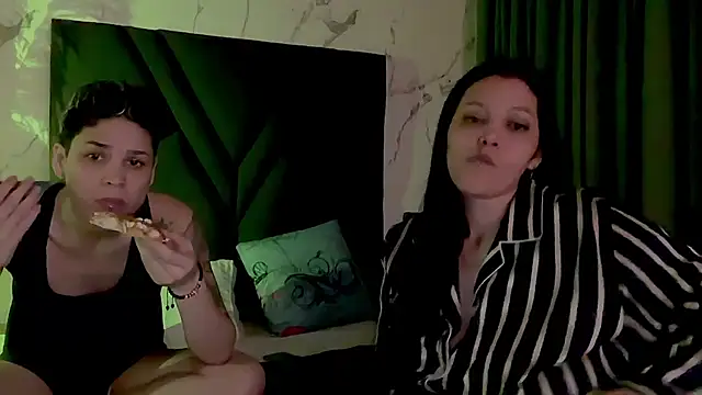 XXX chat uživo modela Marcella_and_laura
