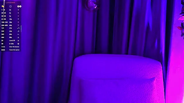 XXX chat uživo modela _CandyBlondeX_