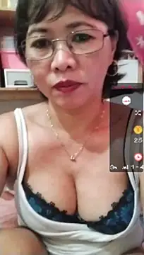 assqueenlovely Adlı Modelin Canlı XXX Sohbeti