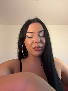 XXX chat uživo modela KeiraVVS_