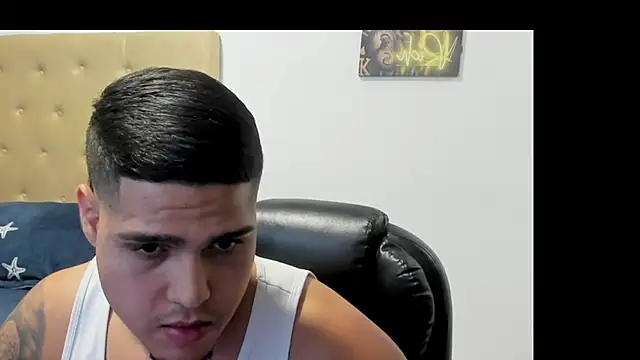 צ'אט XXX בשידור חי של Latinboyco77