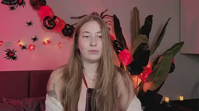 ShowmeYourfetish Adlı Modelin Canlı XXX Sohbeti