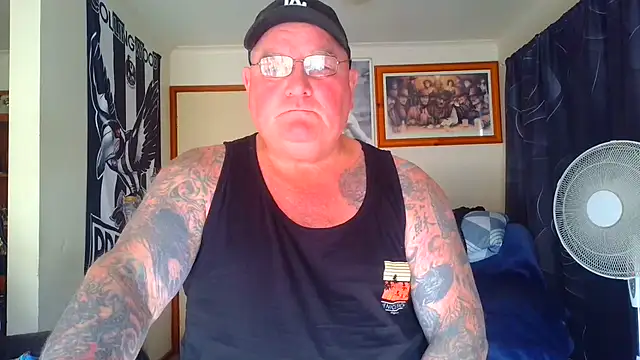 KINKYBLUEYES69 网络视讯表演