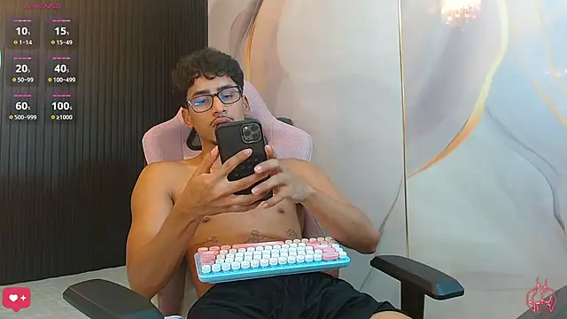 XXX chat uživo modela allens_joe