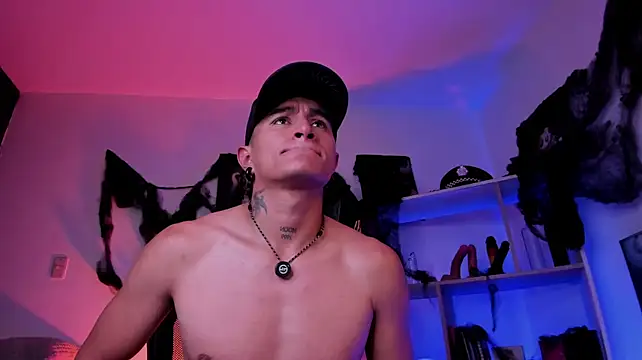 LiamDeeps' Live XXX Chat
