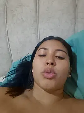 XXX chat uživo modela caylinhot7