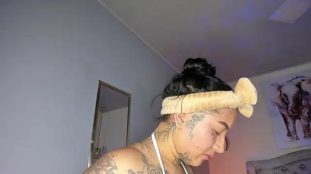 Chat +18 de ayshel__ ao vivo