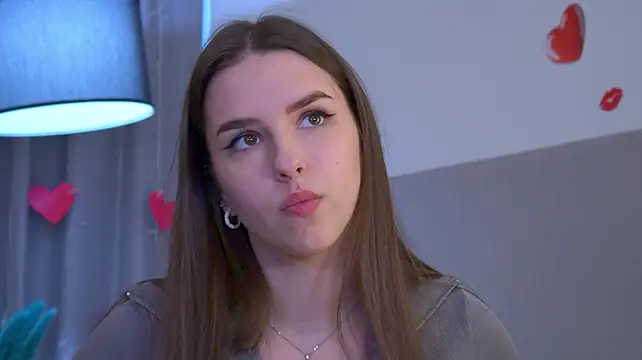 AliceAtkins' Live XXX Chat