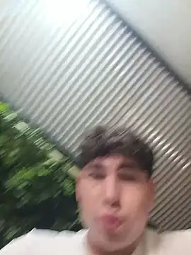 MenOnlyHot élő XXX-chatje