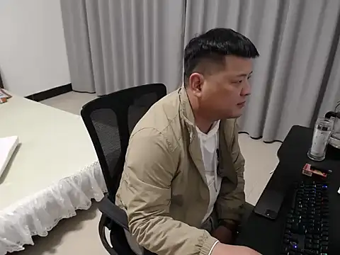 zhang1118 Adlı Modelin Canlı XXX Sohbeti