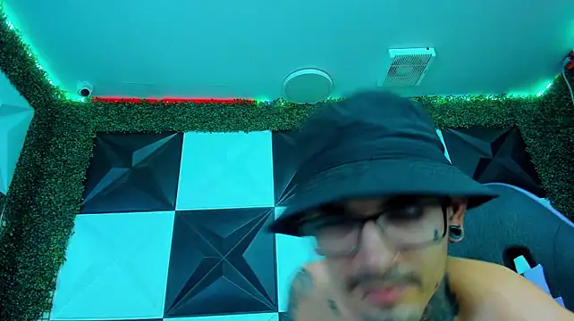 XXX chat uživo modela Boy_tatto77