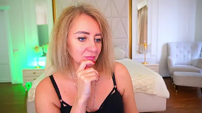 LavanderSophi Chat XXX live