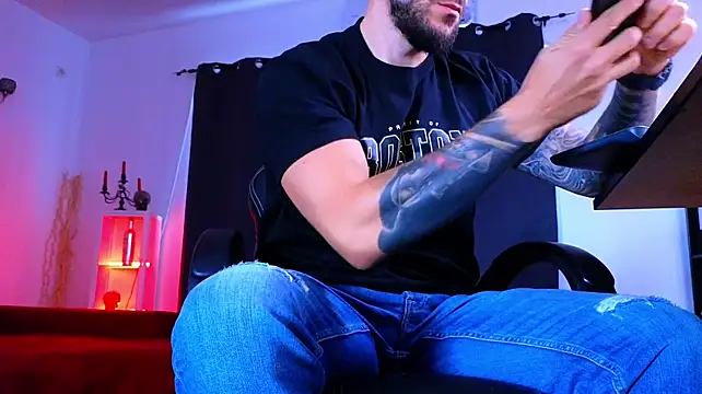 Chatroom XXX en direct de MightyAaron66