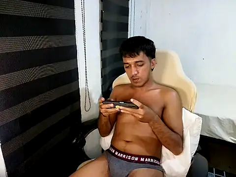 Rowy_Cam Adlı Modelin Canlı XXX Sohbeti