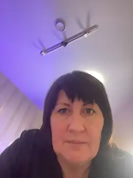 XLindaMilfX XXX чат на живо