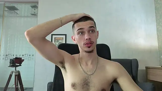 XXX chat uživo modela KaydenDrew