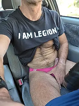 GreekGuyOutdoors' Live XXX Chat