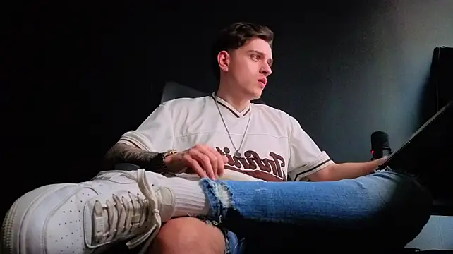FelixStarkk Show in webcam