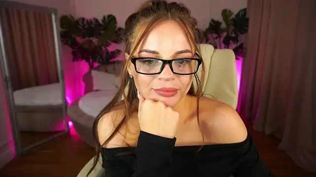 LexxxyJoy Adlı Modelin Canlı XXX Sohbeti
