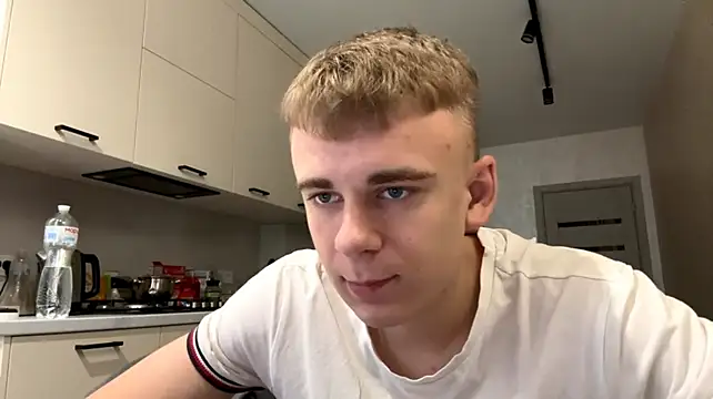 SoloFuryn Live XXX chat