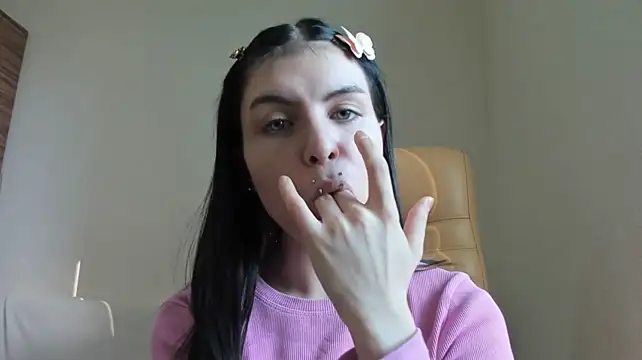 ErlinaBuoy's Live XXX Chat
