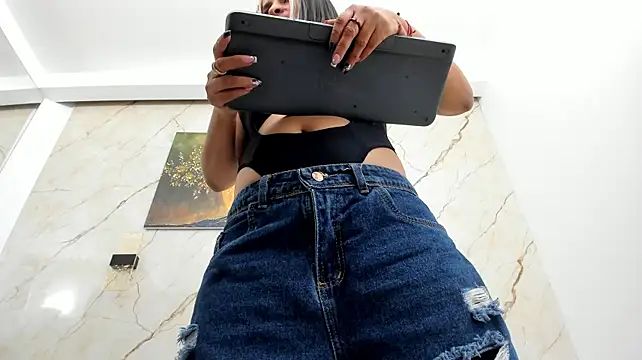 XXX chat uživo modela allice_green