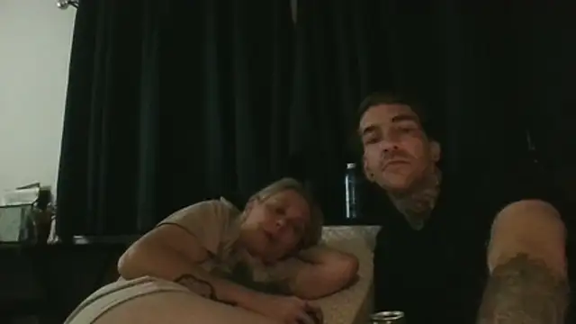 2-BLUNT-CUNTS Live XXX-Chat