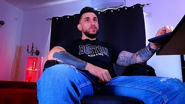 MightyAaron66 XXX чат на живо
