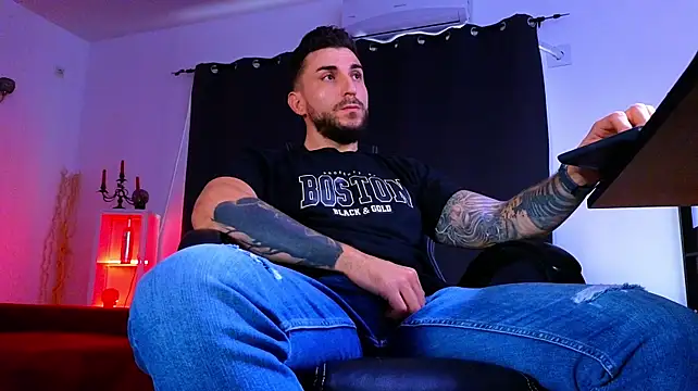 MightyAaron66 – Naživo XXX chat