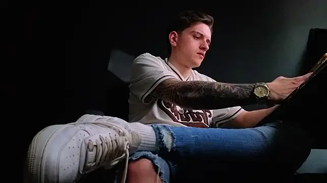 FelixStarkk's Live XXX Chat