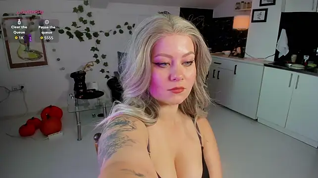 AmiableMuffleGirl live XXX chat