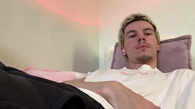 Jeremy1Scott Live XXX-Chat