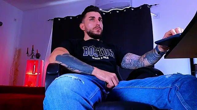 MightyAaron66's Live XXX Chat