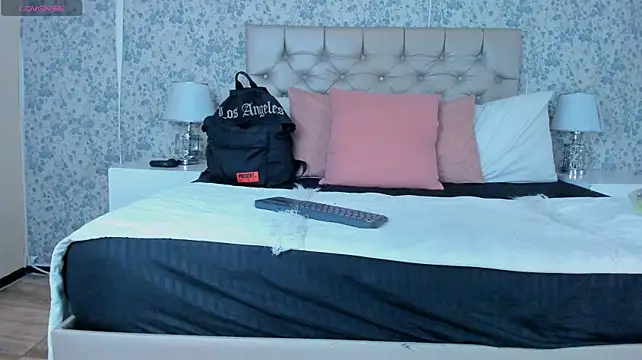 XXX chat uživo modela VelvetEros