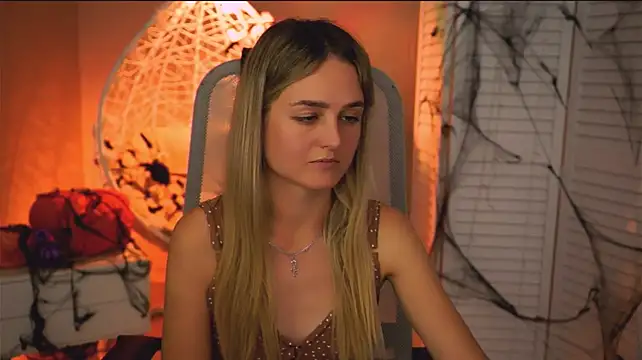 DeboraLarson Adlı Modelin Canlı XXX Sohbeti