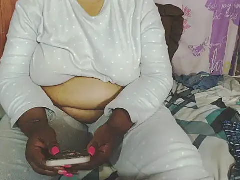 XXX chat uživo modela Ebonyboobsmilk